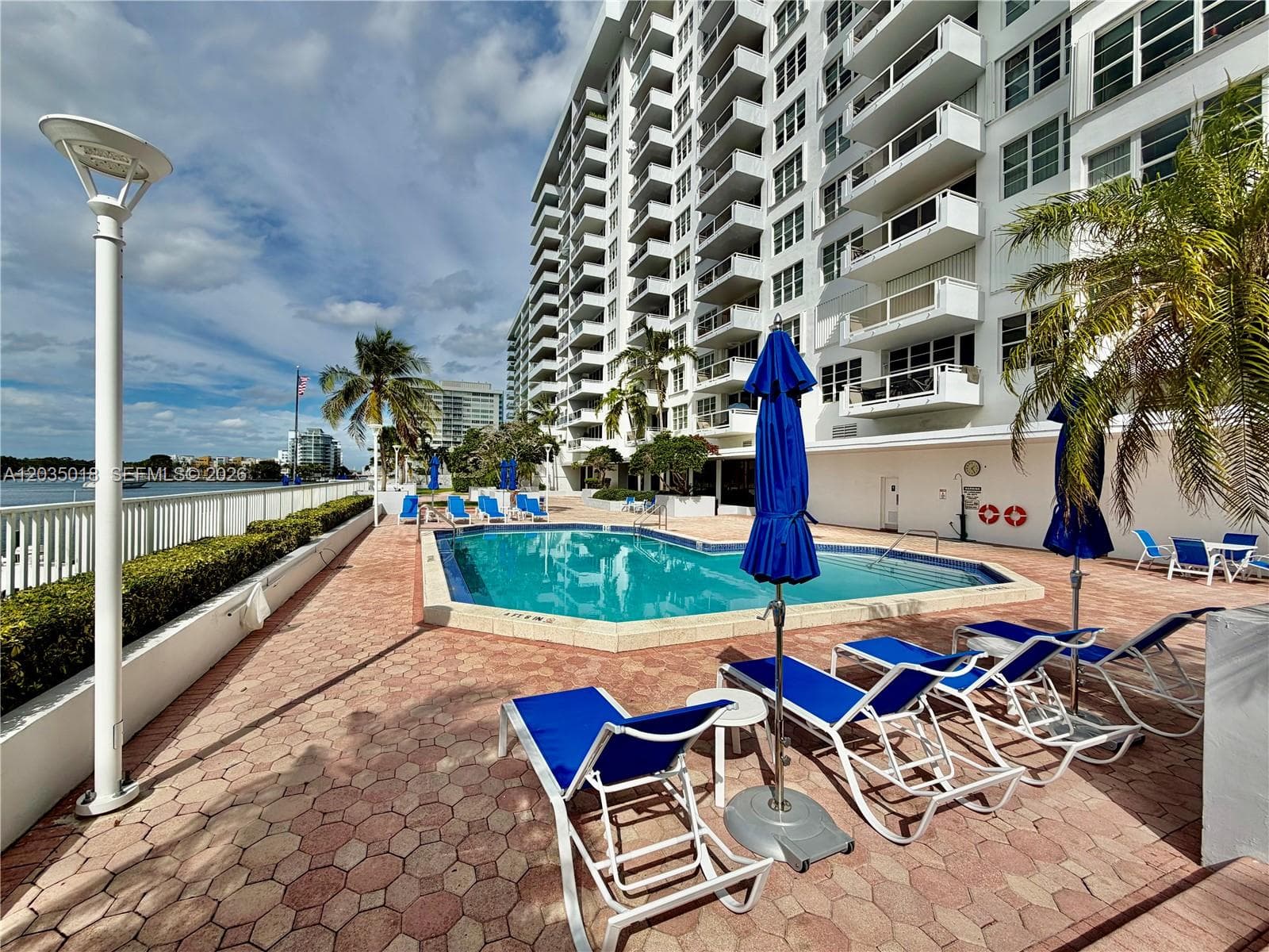 5700 Collins Ave #14M 4