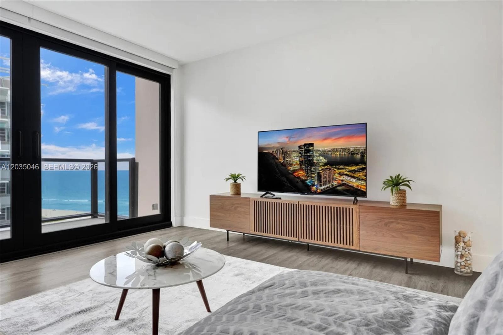 5225 Collins Ave #1606 3