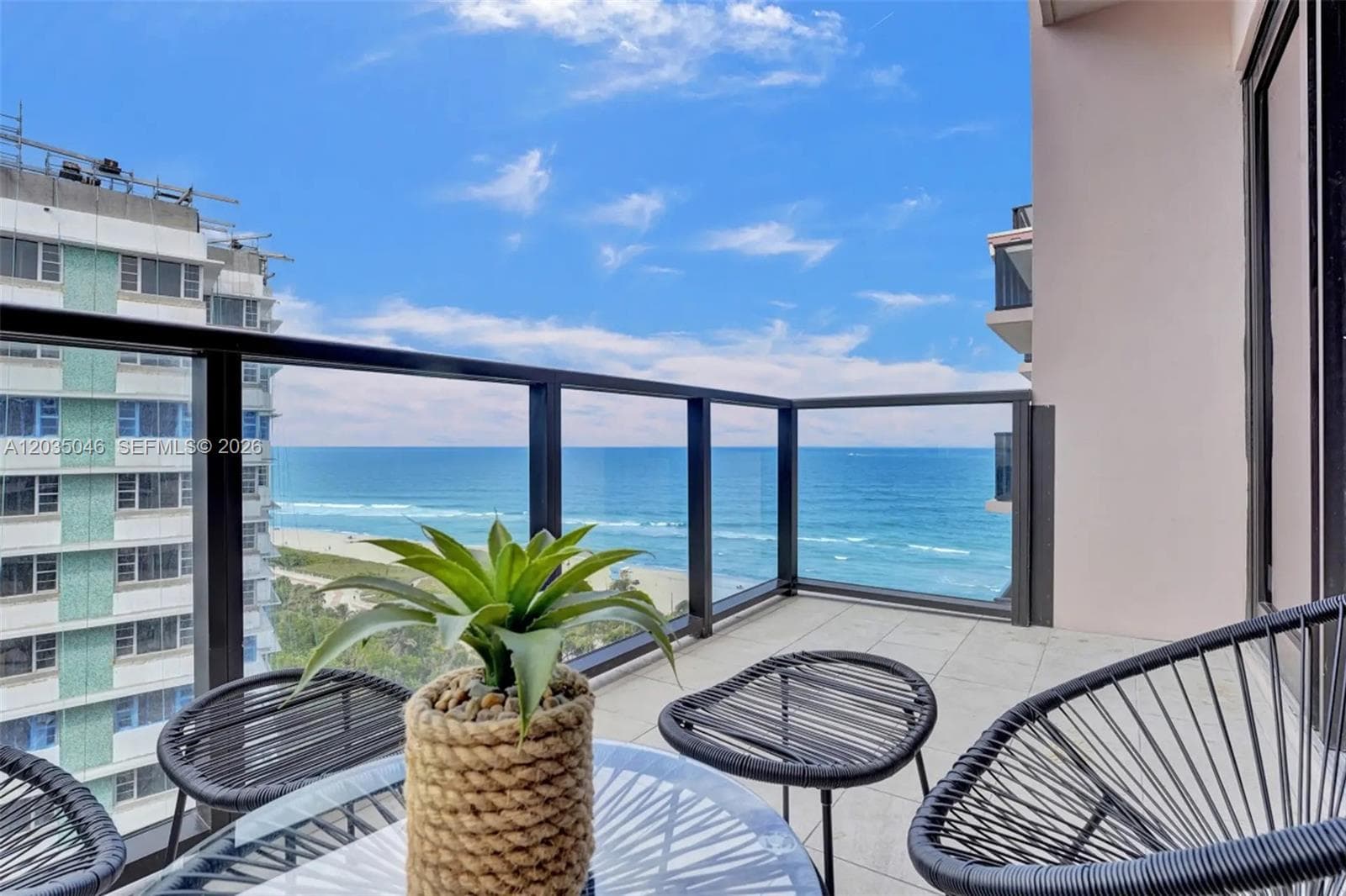 5225 Collins Ave #1606 1