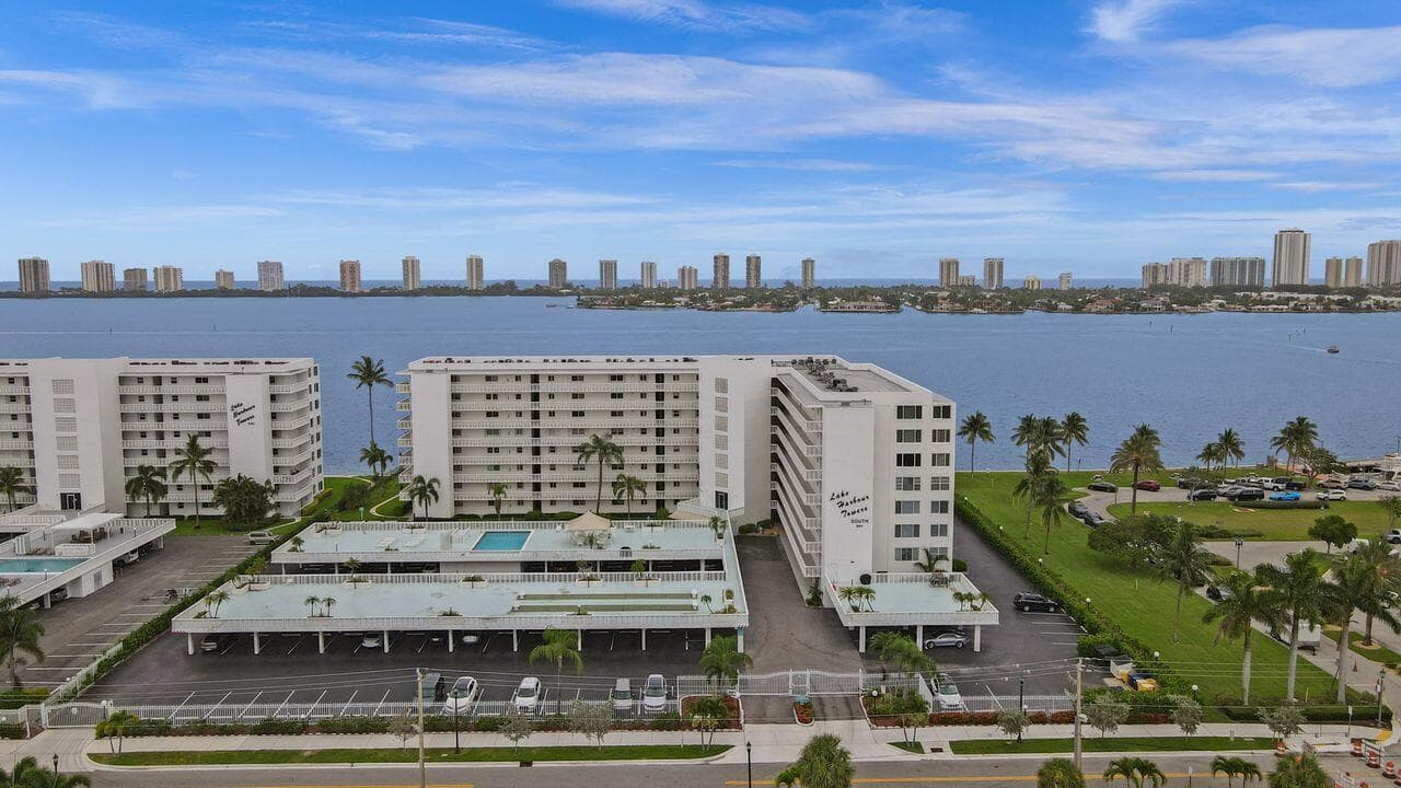 301 Lake Shore Drive #809 4