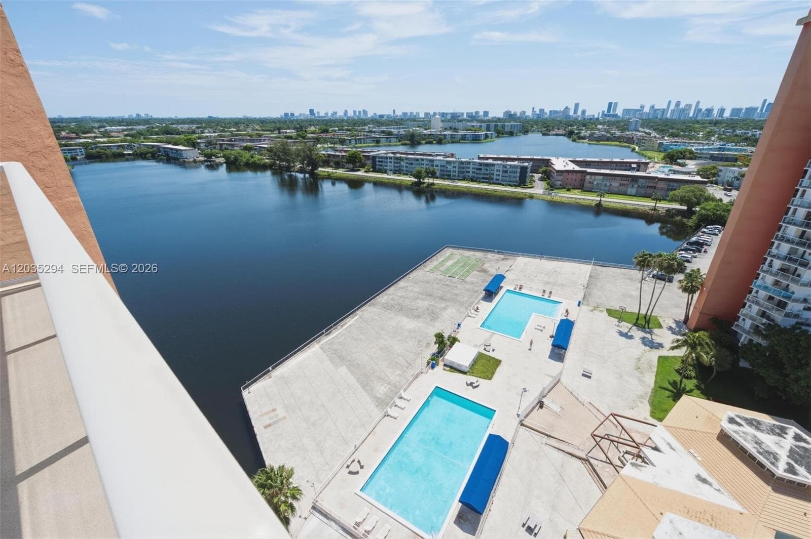 1301 NE Miami Gardens Dr 1515W photo 1