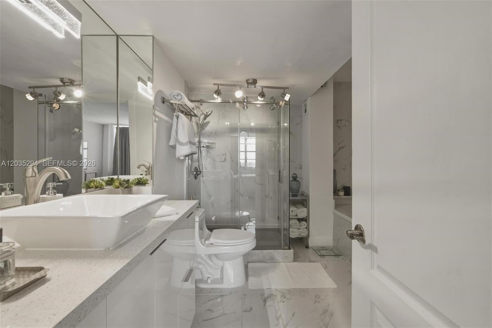 1301 NE Miami Gardens Dr 1515W photo 19