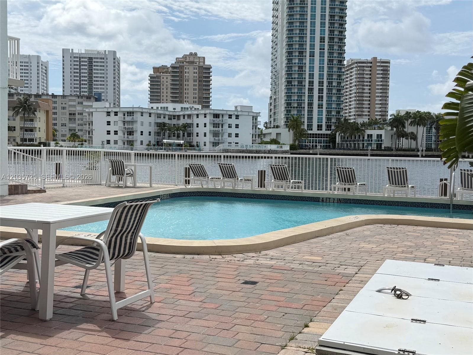 121 Golden Isles Dr #904 2