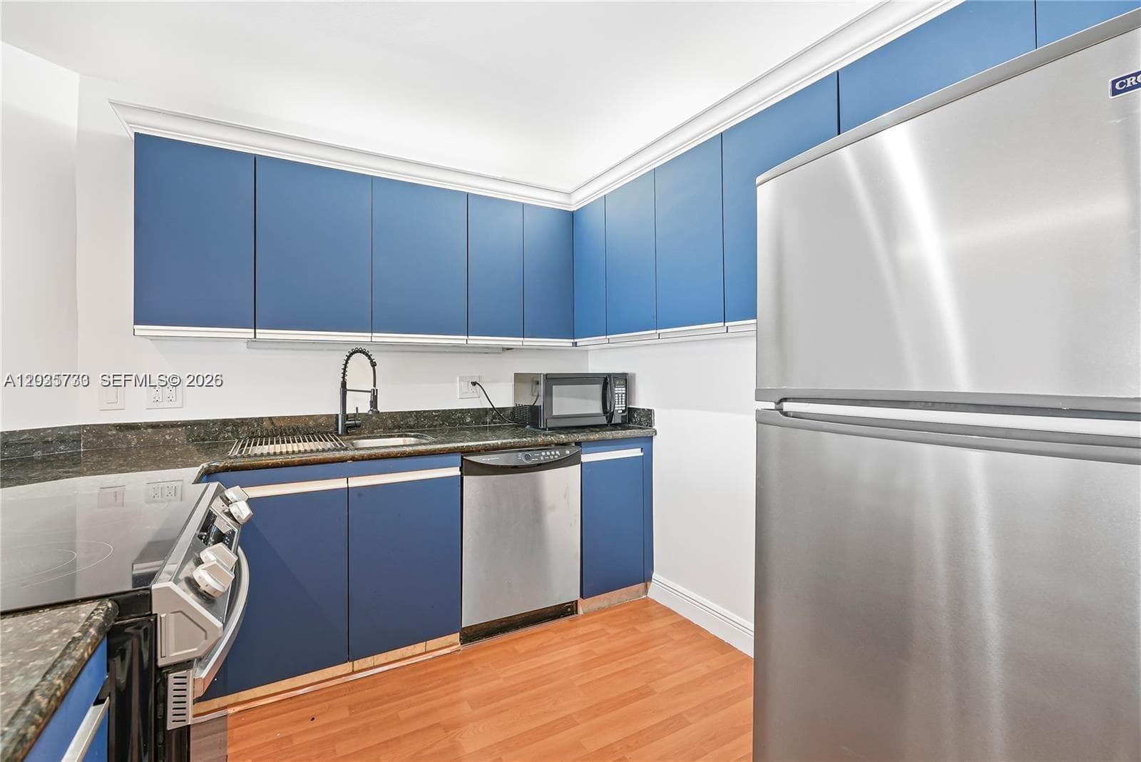 2500 Parkview Dr 1503 photo 6