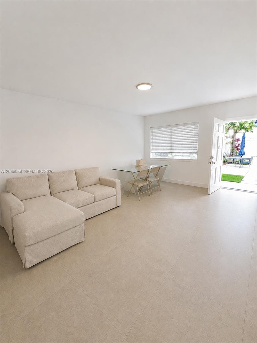467 Golden Isles Dr #110 1