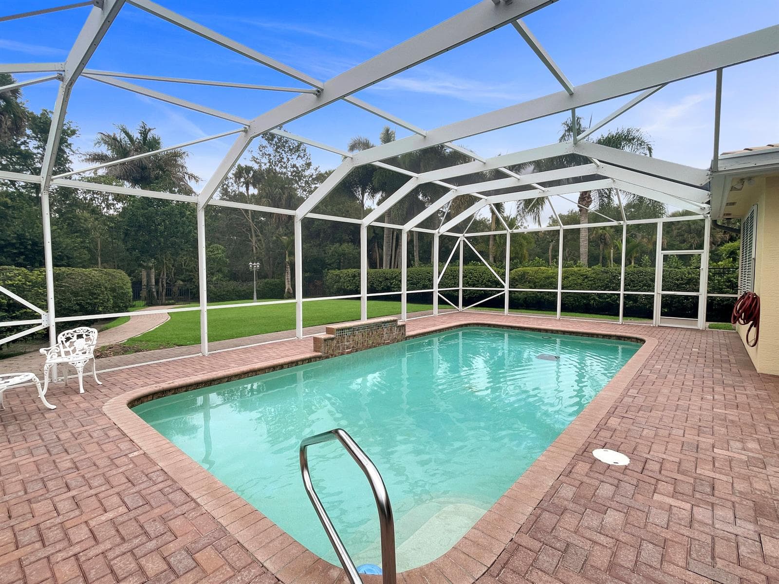 299 SW Lost River Road 4
