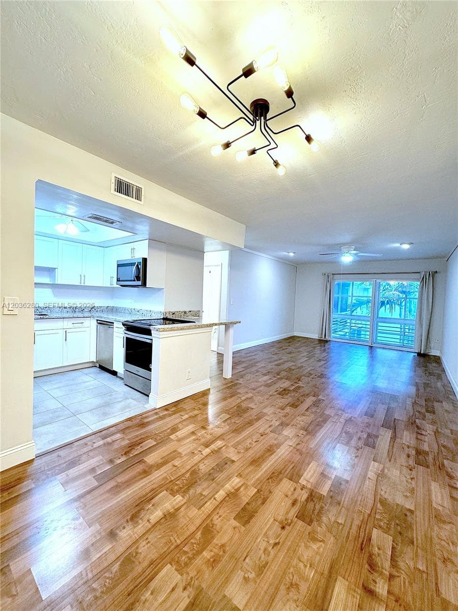 1535 SE 15th St #304 4