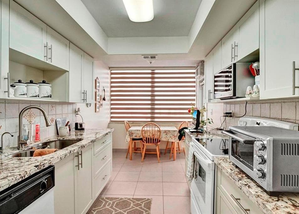 18031 Biscayne Boulevard #1004 2