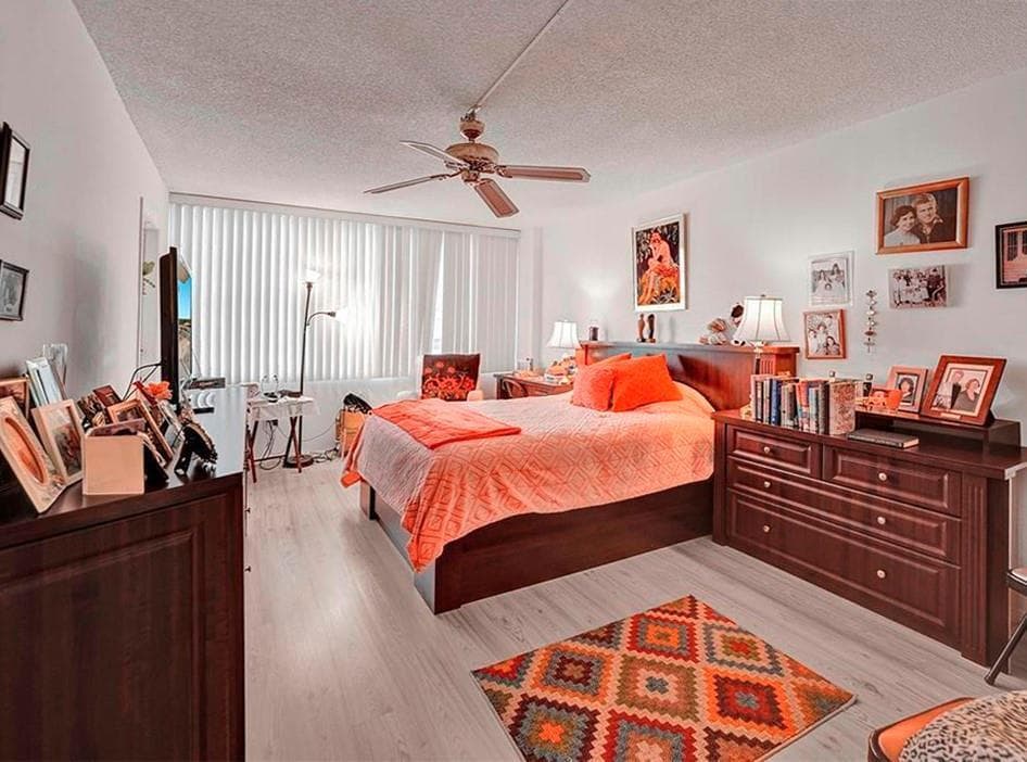 18031 Biscayne Boulevard #1004 4