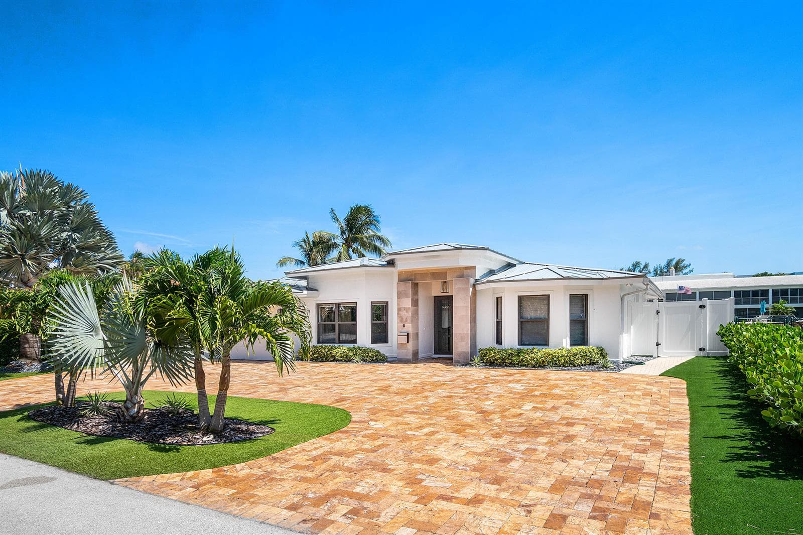 680 NE Harbour 4