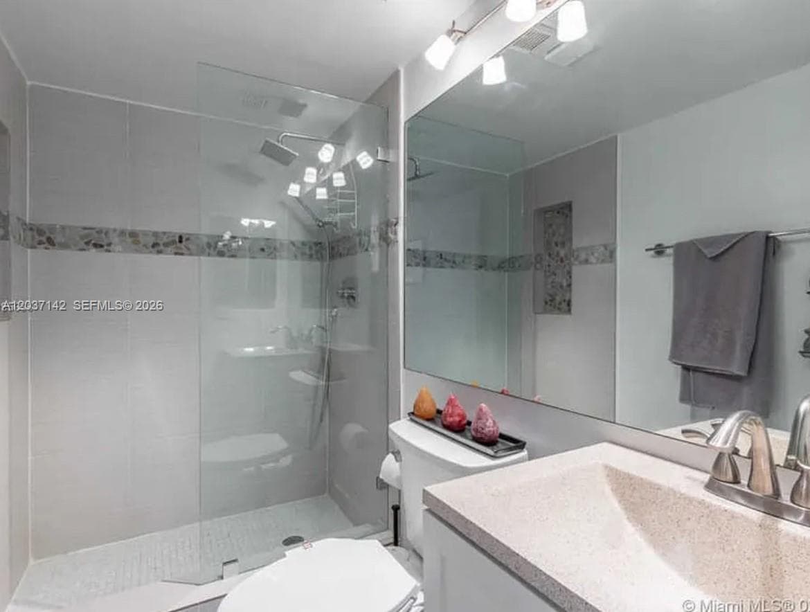 600 NE 36th St 1006 photo 8