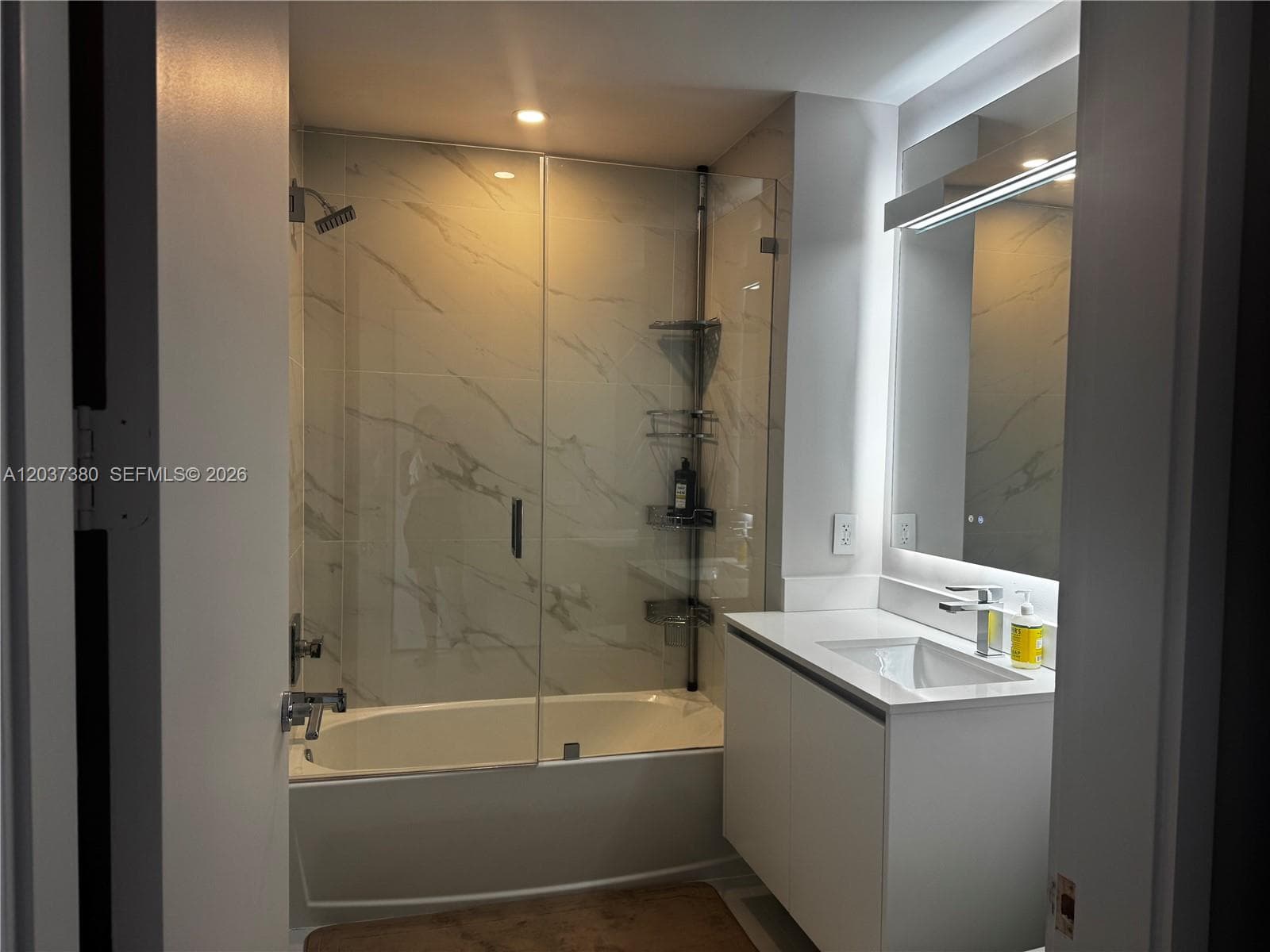 700 NE 23 2206 photo 23