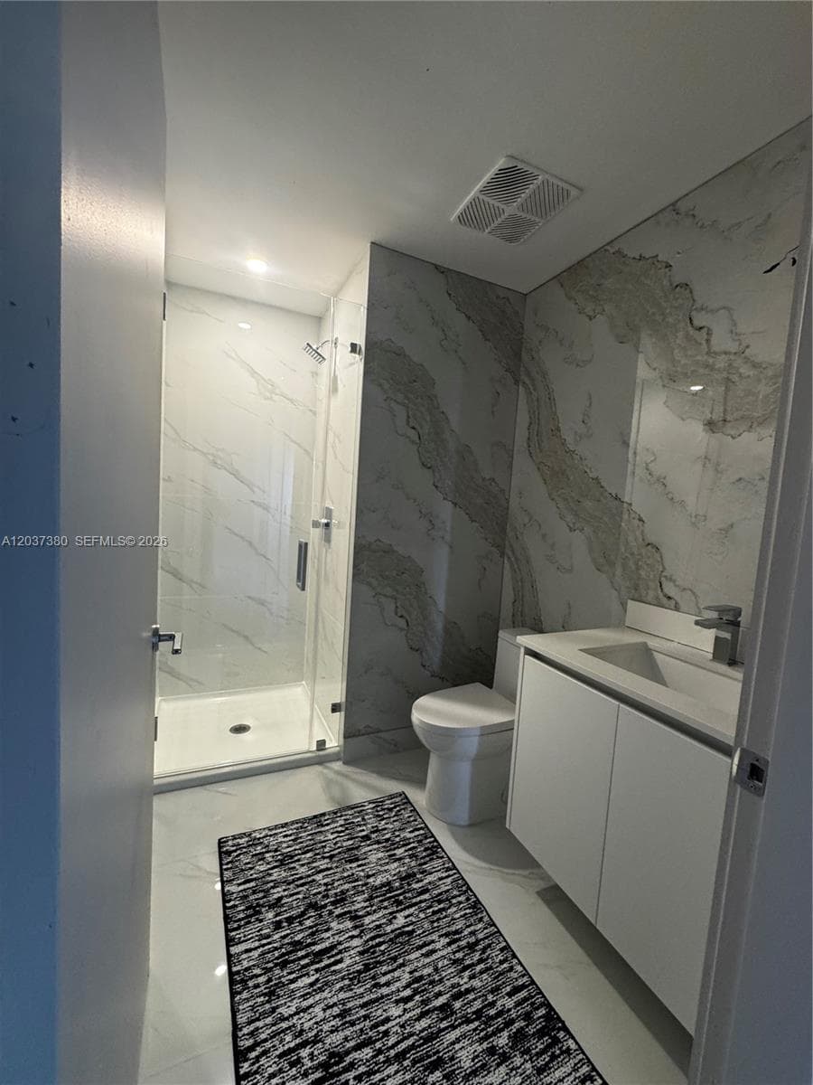700 NE 23 2206 photo 18