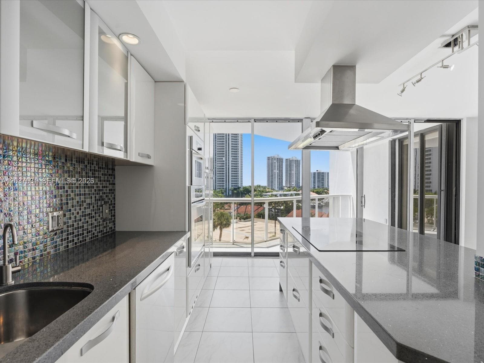 3610 Yacht Club Dr #702 1