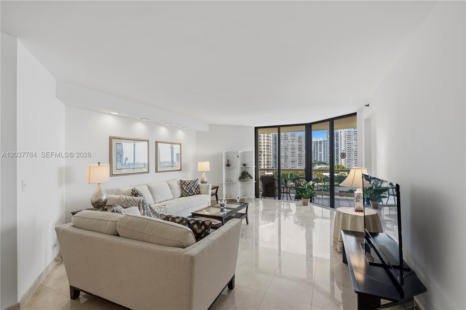 20191 E Country Club Dr 803 photo 1