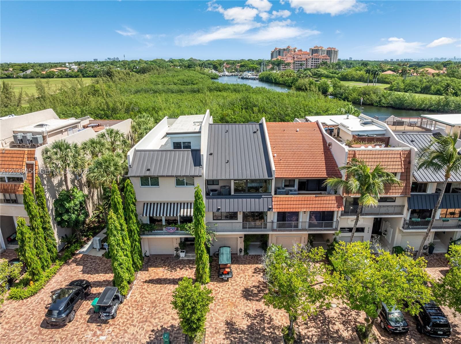 6112 Paradise Point Dr 2