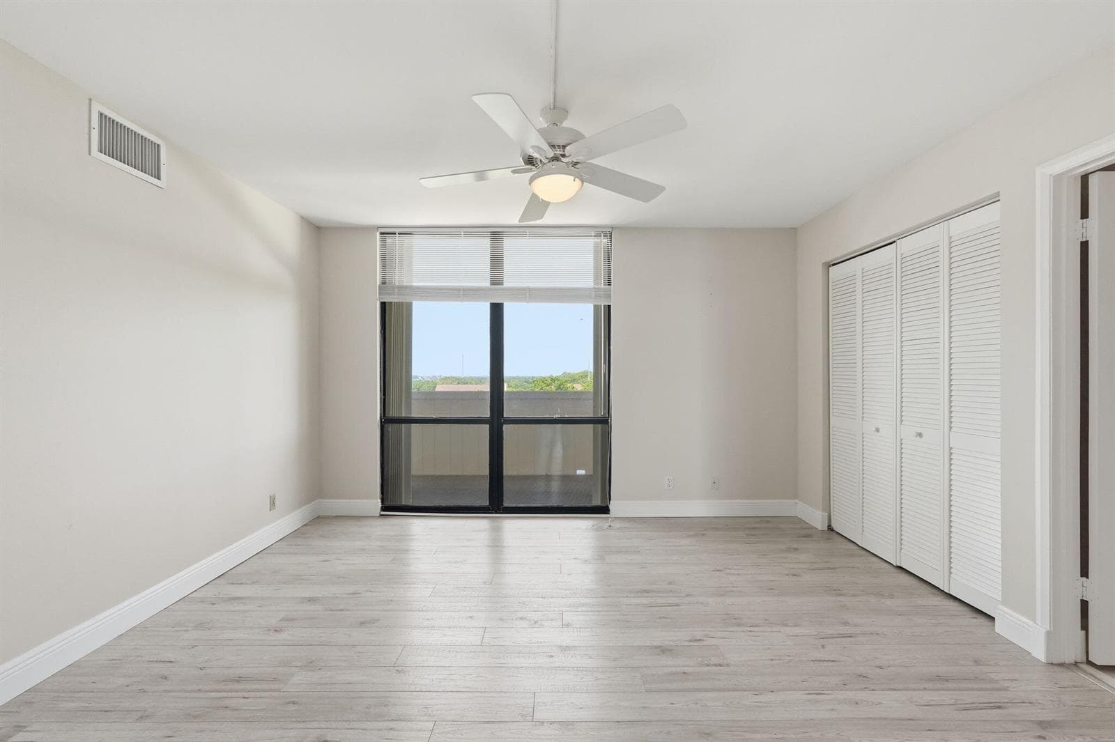 124 Lakeshore Drive 8280 photo 17