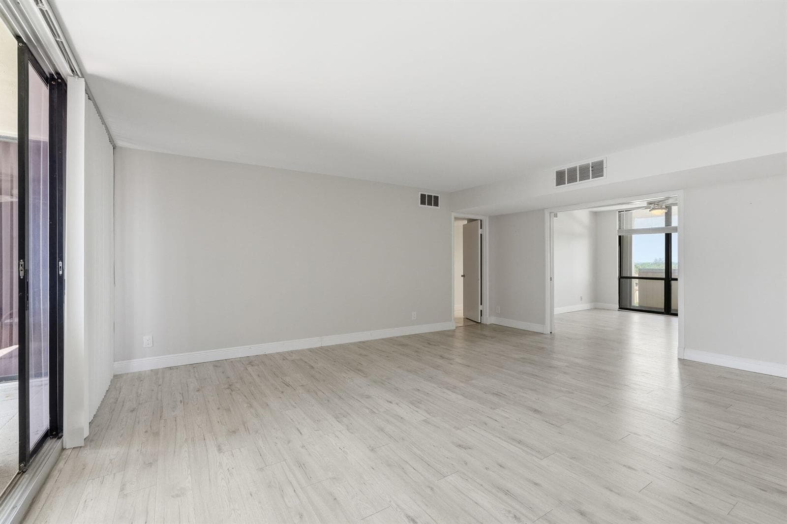 124 Lakeshore Drive 8280 photo 21