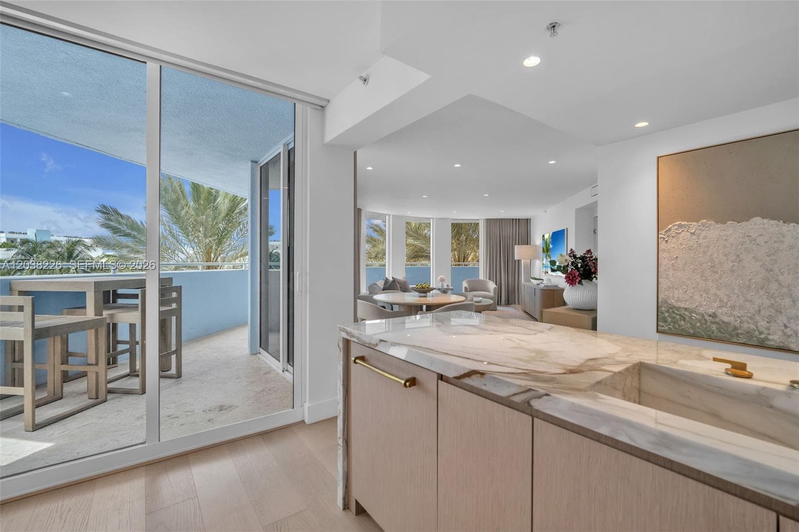 9201 Collins Ave (Remodel & Furniture) 422 photo 19