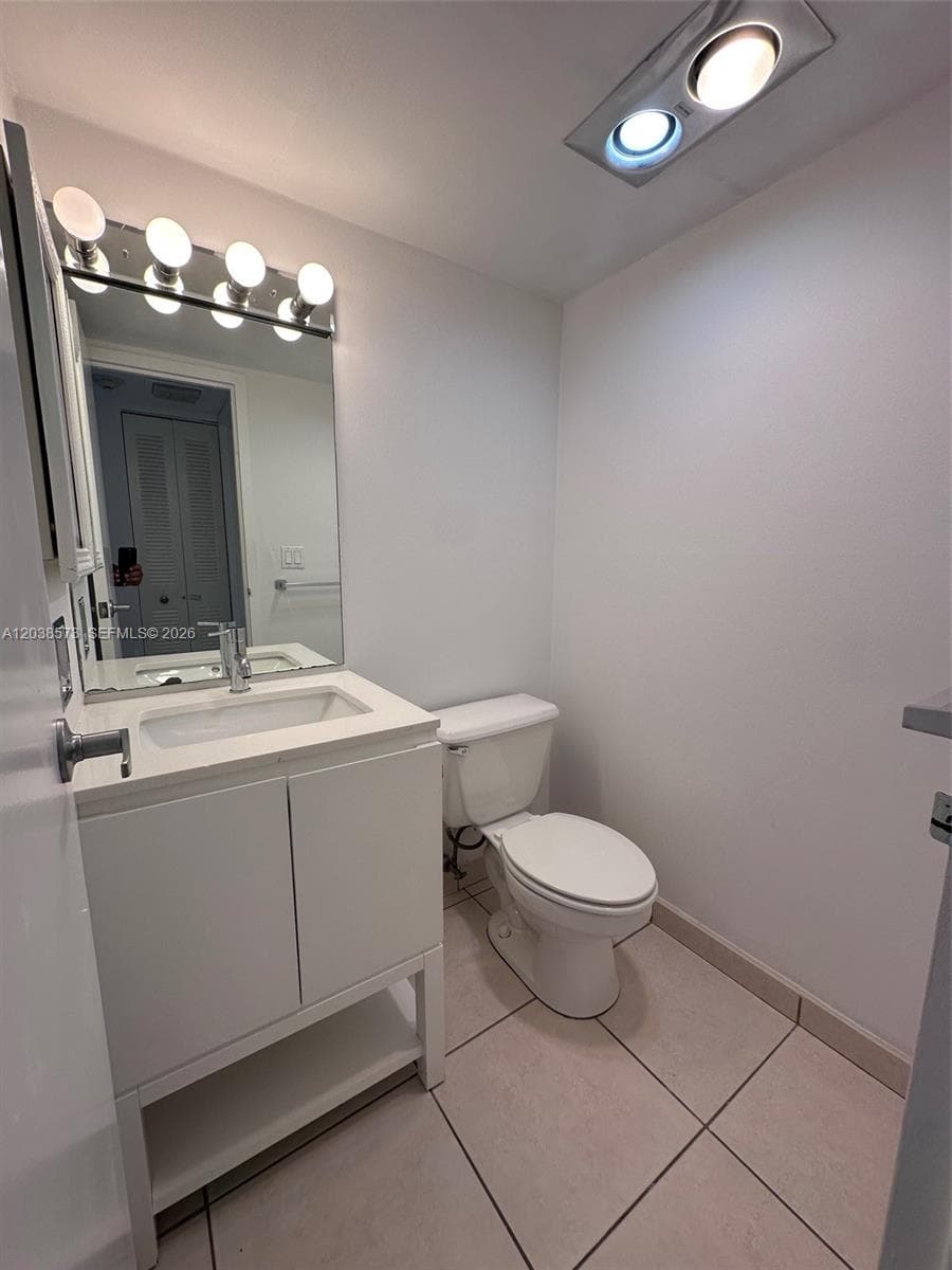 100 Bayview Dr 823 photo 16