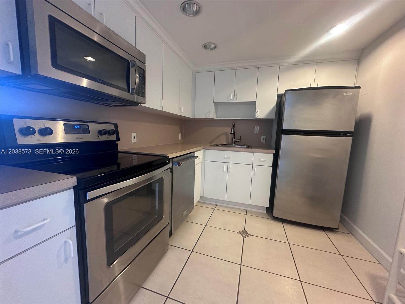 100 Bayview Dr 823 photo 7