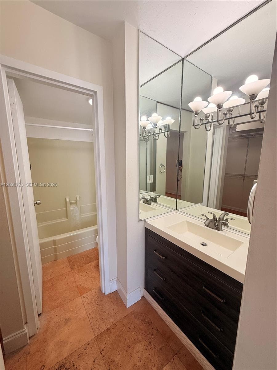 2350 NE 135th St 802 photo 13