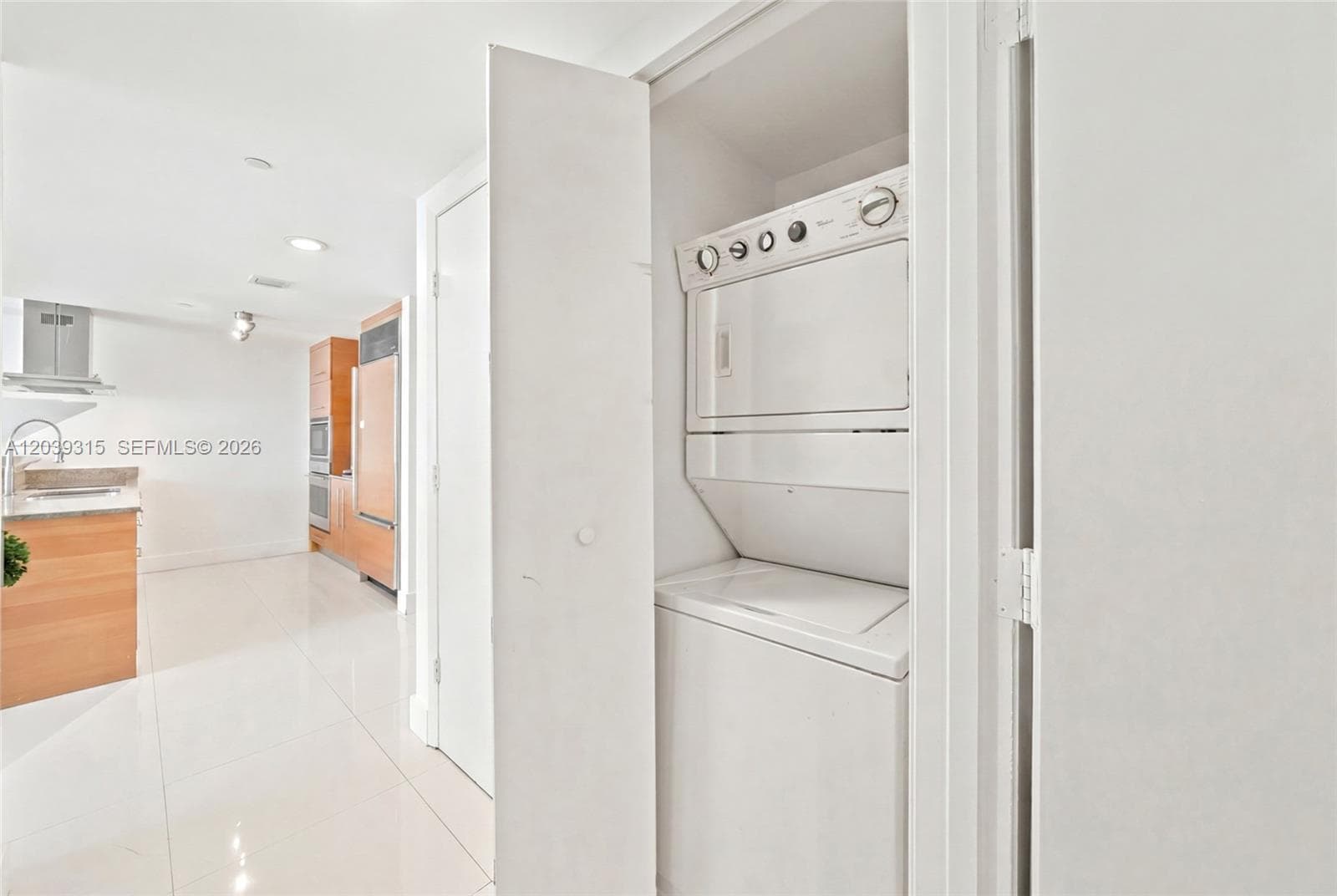 485 Brickell Ave 3707 photo 24