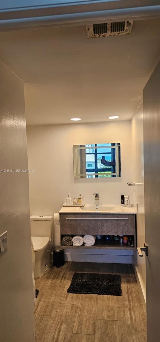 17600 N Bay Rd N906 photo 19