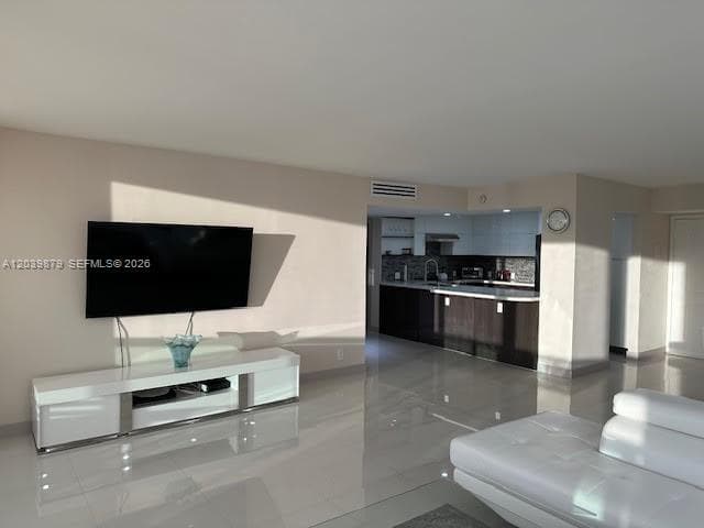 100 Bayview Dr 904 photo 3