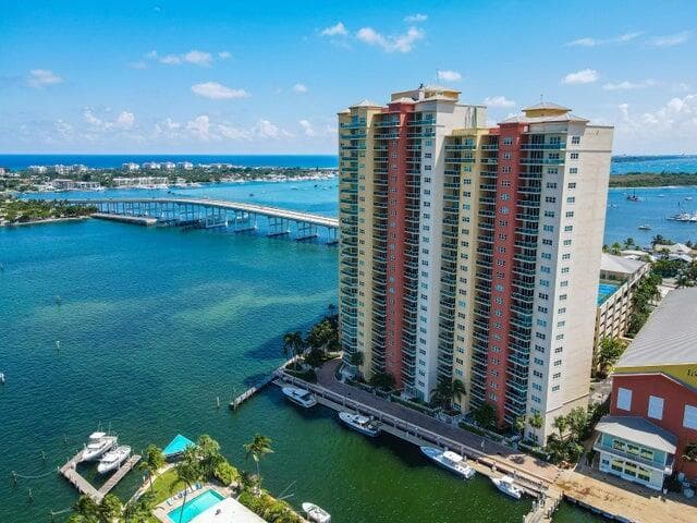 2650 Lake Shore Drive #106 1