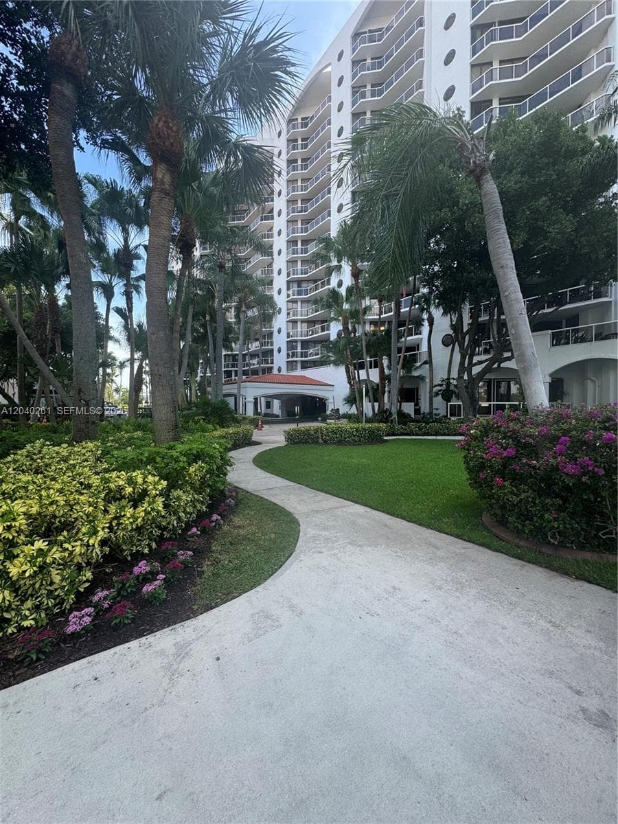 3610 Yacht Club Dr #215 1