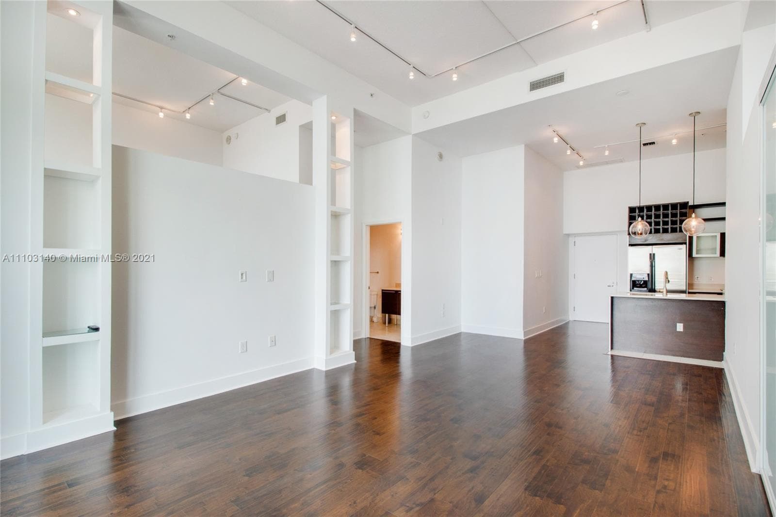 1900 N Bayshore Drive 912 photo 1