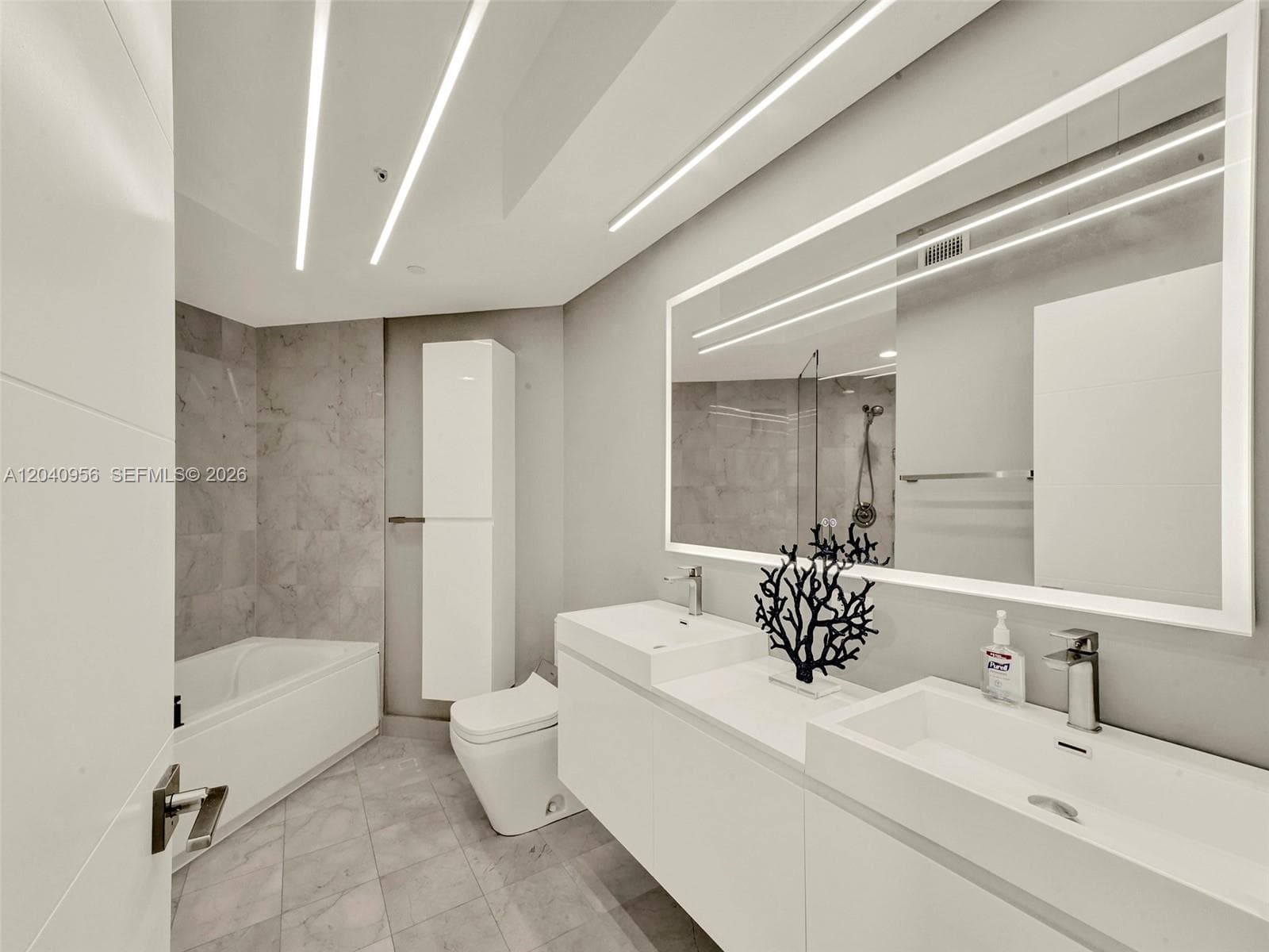 6365 Collins Ave 2407 photo 8