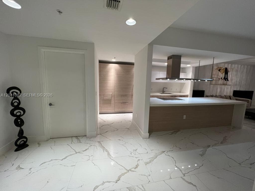 17301 Biscayne Blvd #206 5