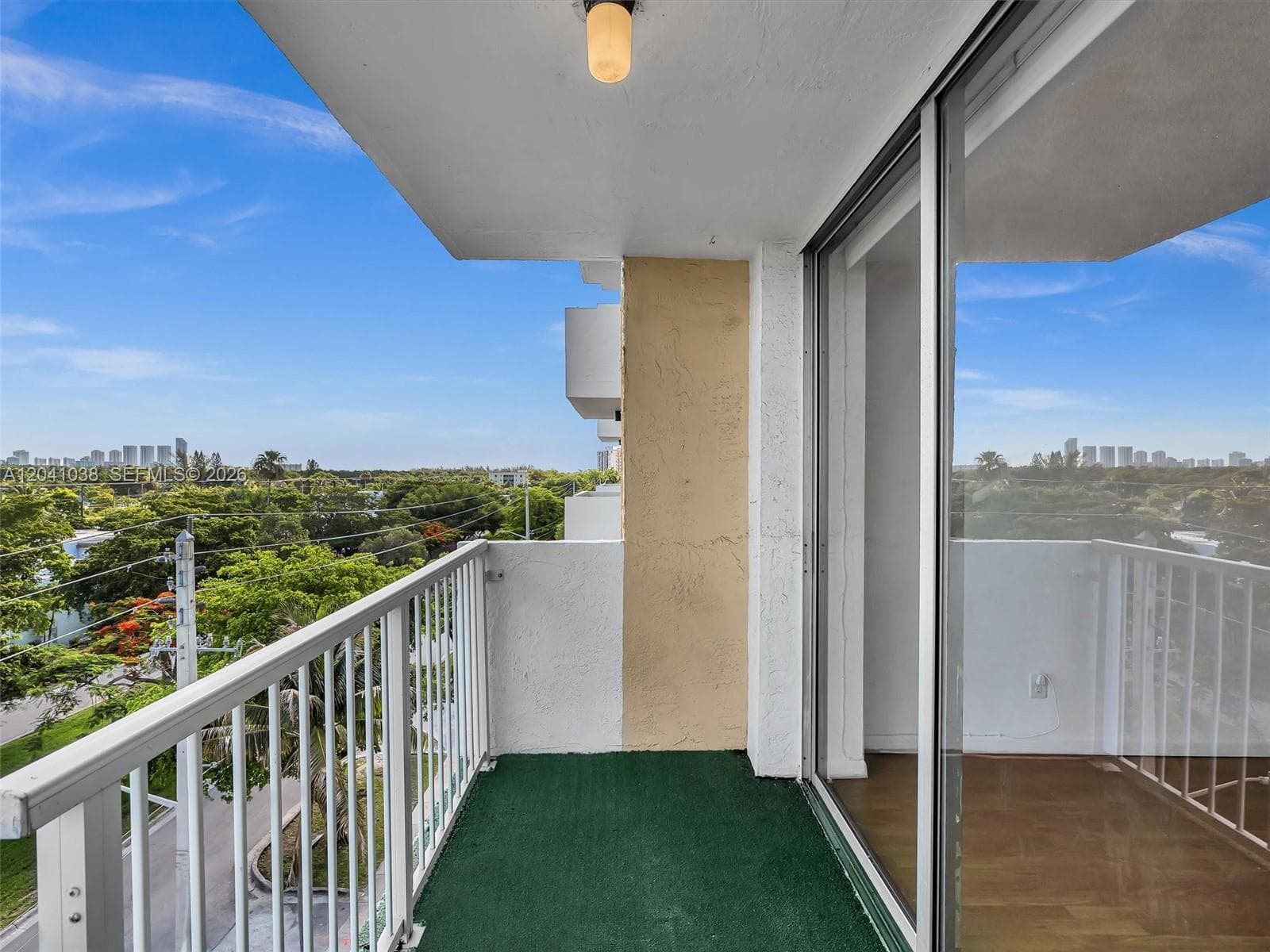 2020 NE 135th St 601 photo 13