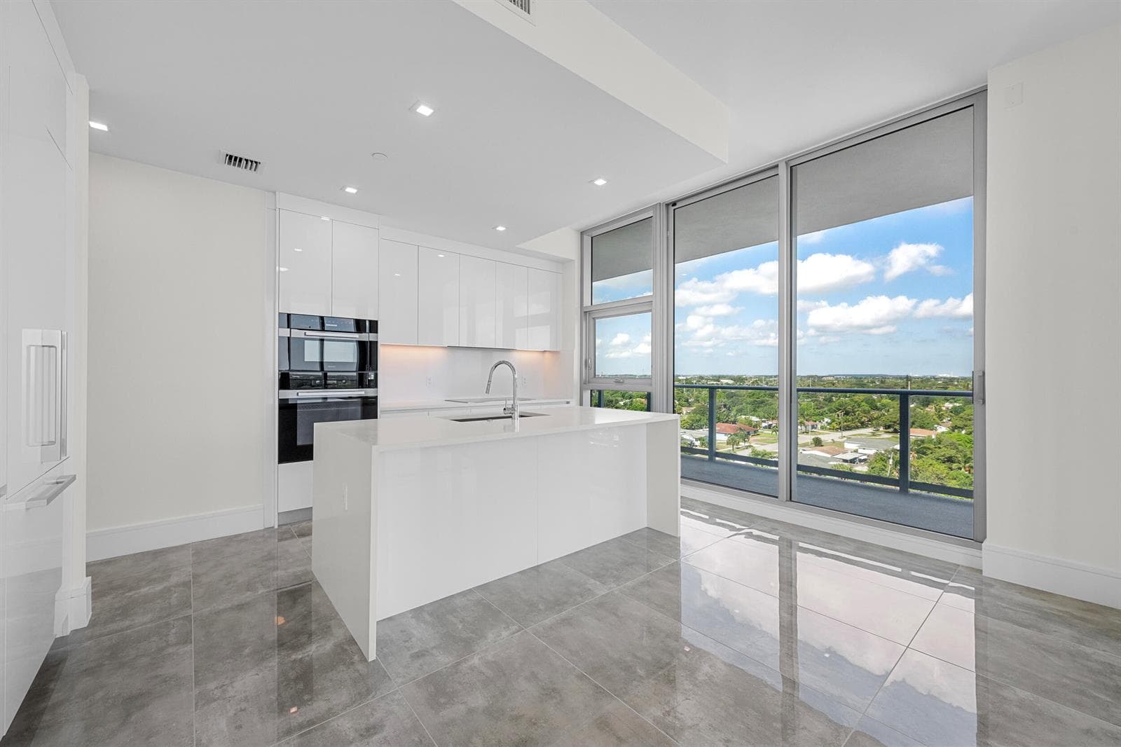 220 Lake Shore Drive #923 3