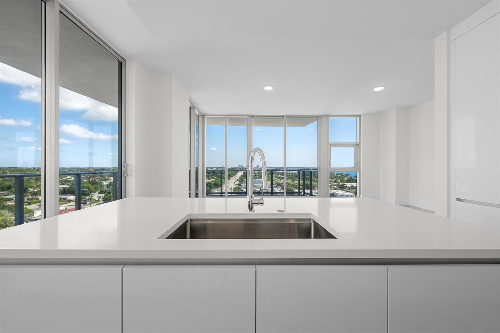 220 Lake Shore Drive #923 5