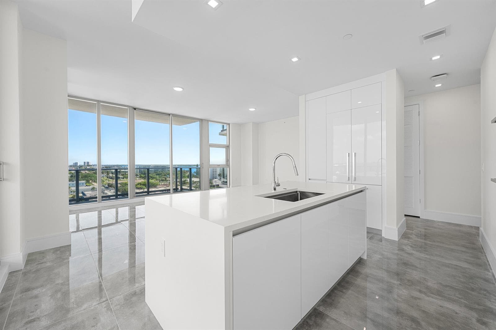 220 Lake Shore Drive #923 4
