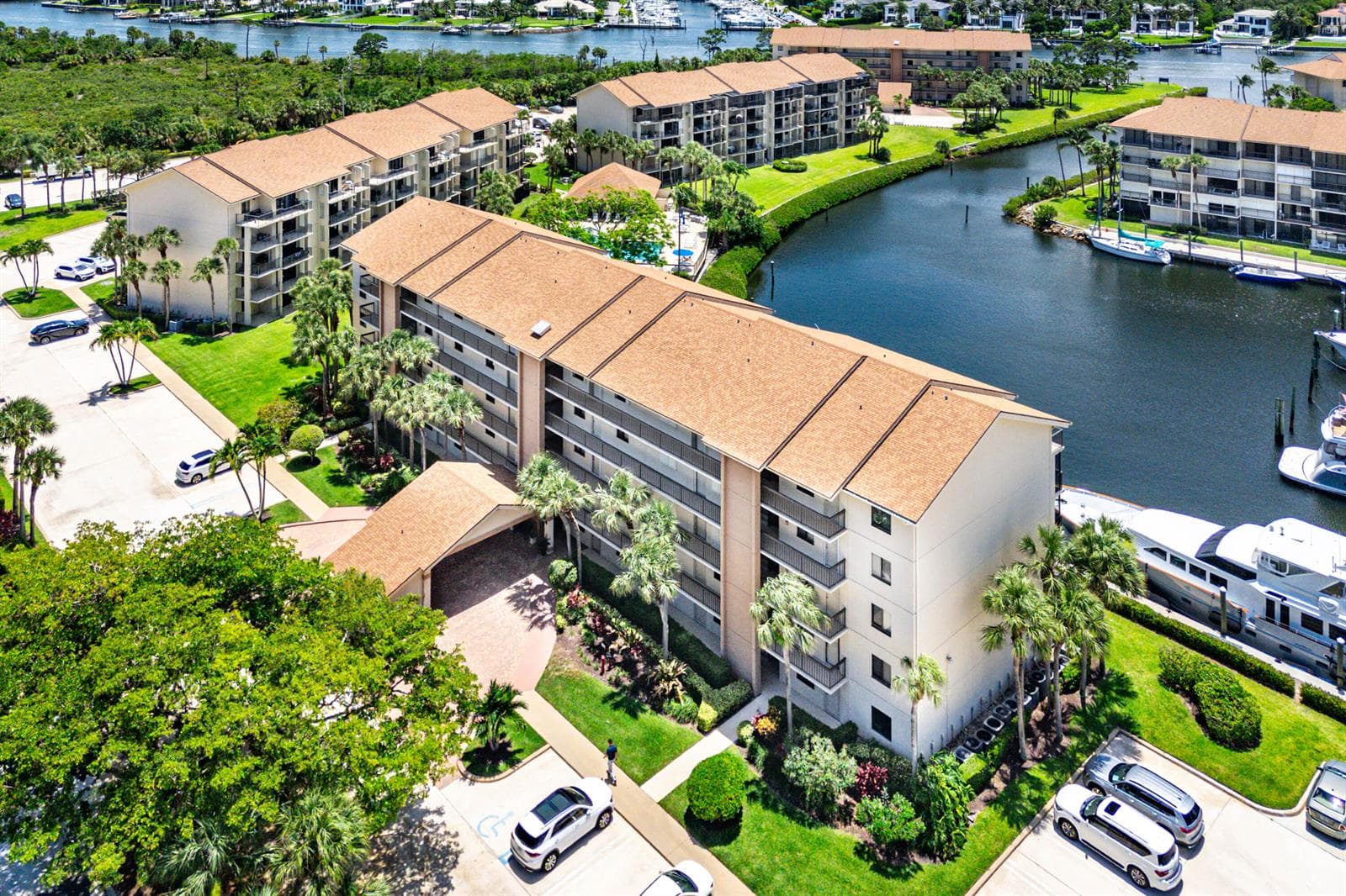 1301 Seafarer Circle #403 2