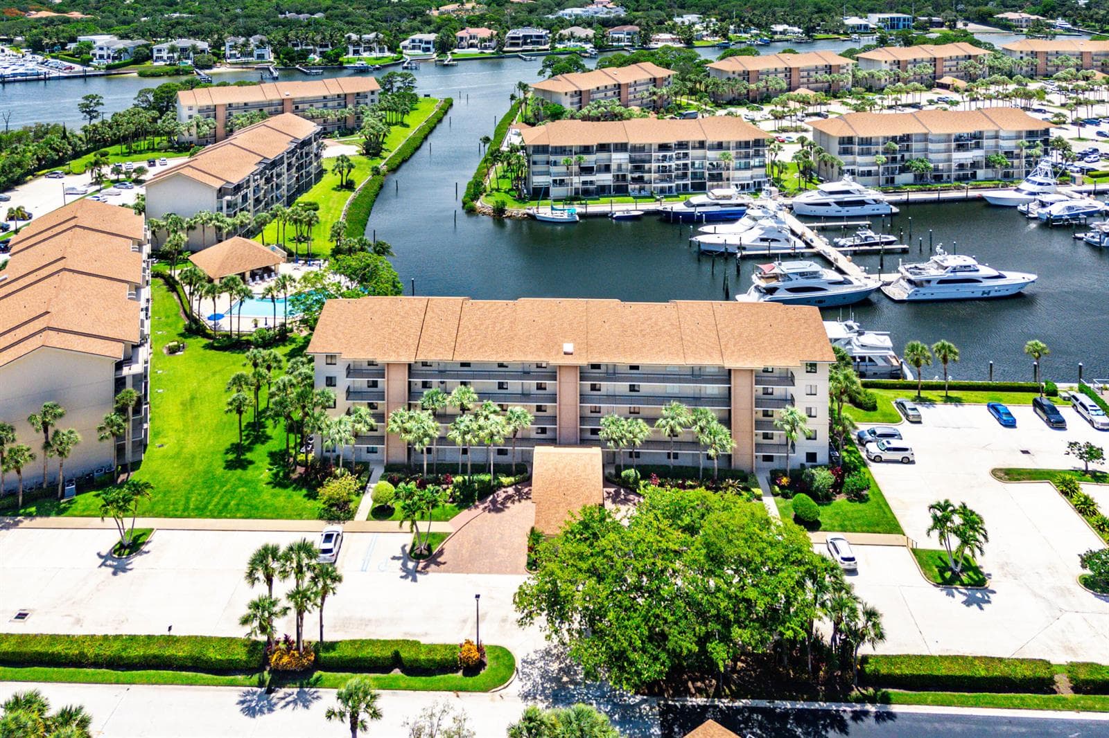 1301 Seafarer Circle #403 3