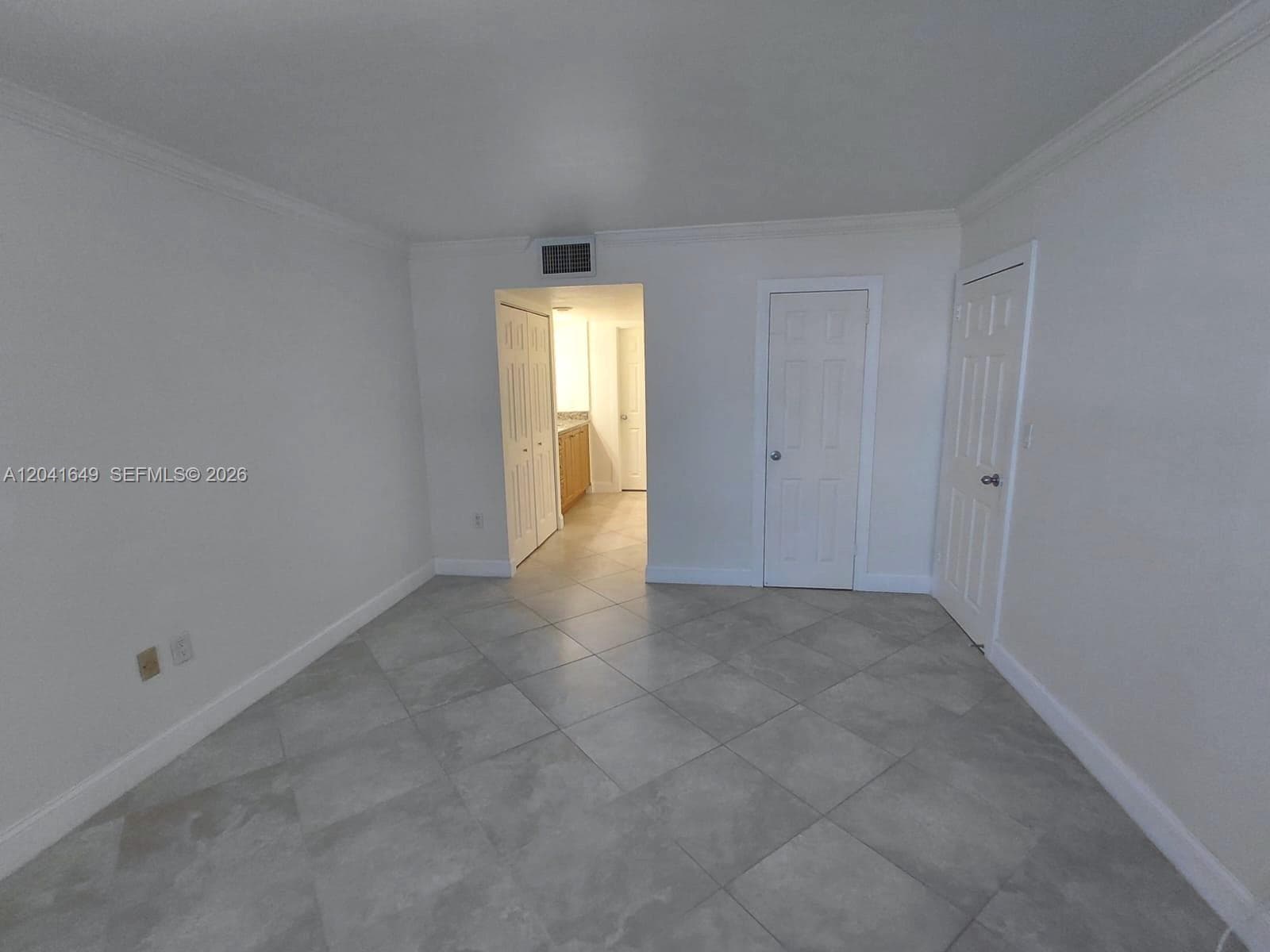 5701 Collins Ave 619 photo 16