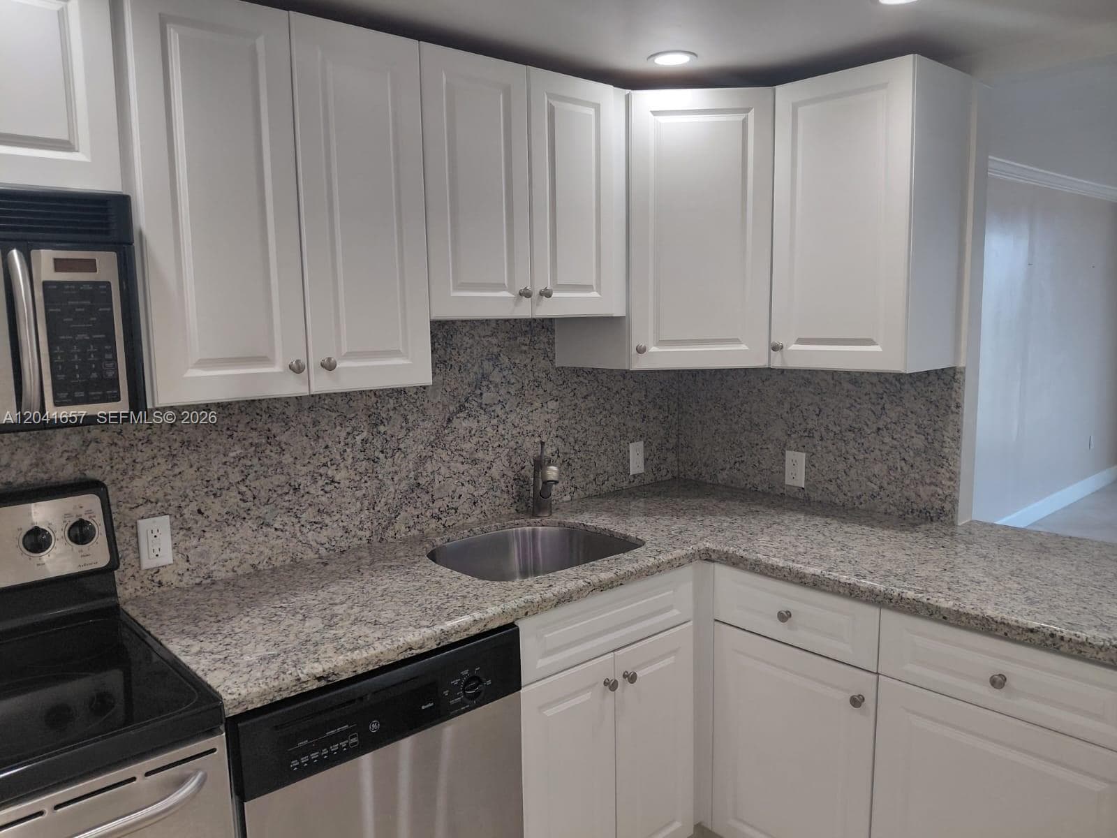5701 Collins Ave 619 photo 11