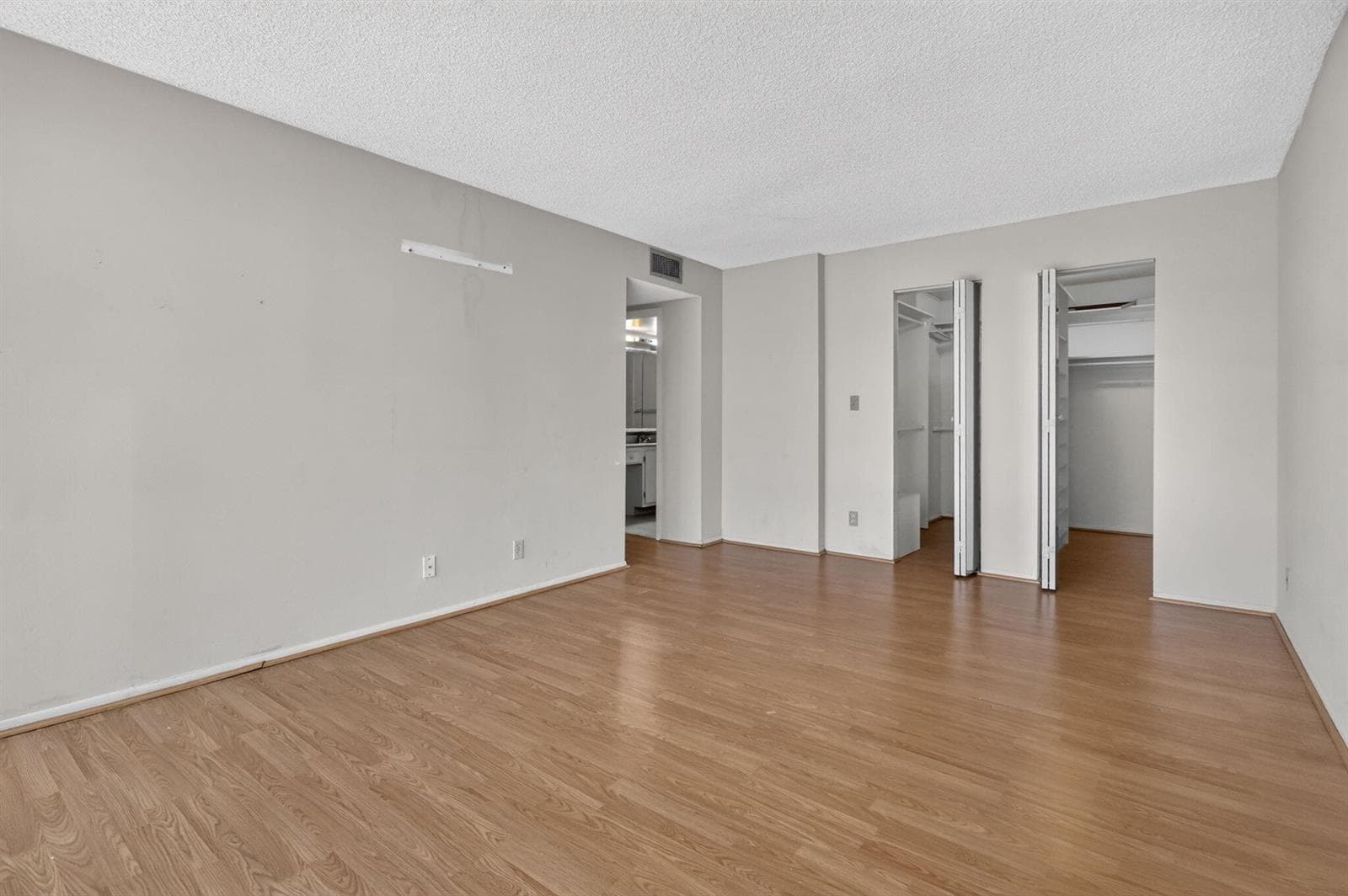 600 Parkview Drive 230 photo 16