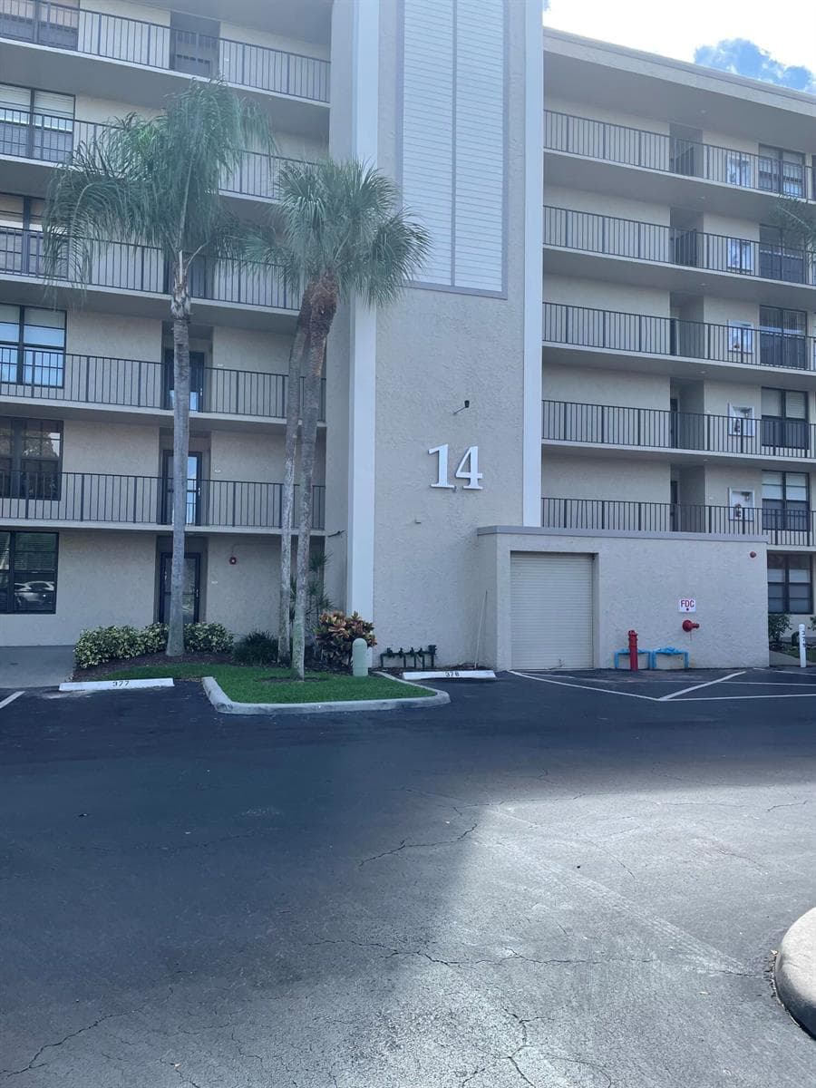 14 Royal Palm Way #204 4