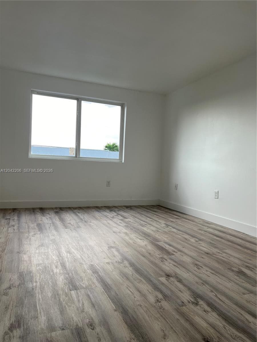860 NE 78th St 303 photo 21