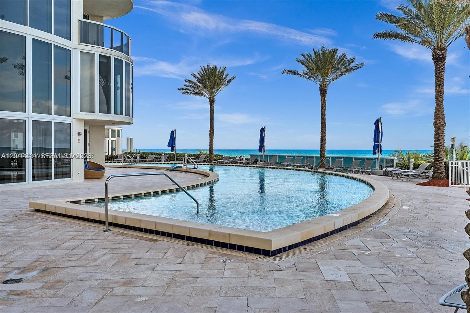 17201 Collins Ave+Den 803 photo 2