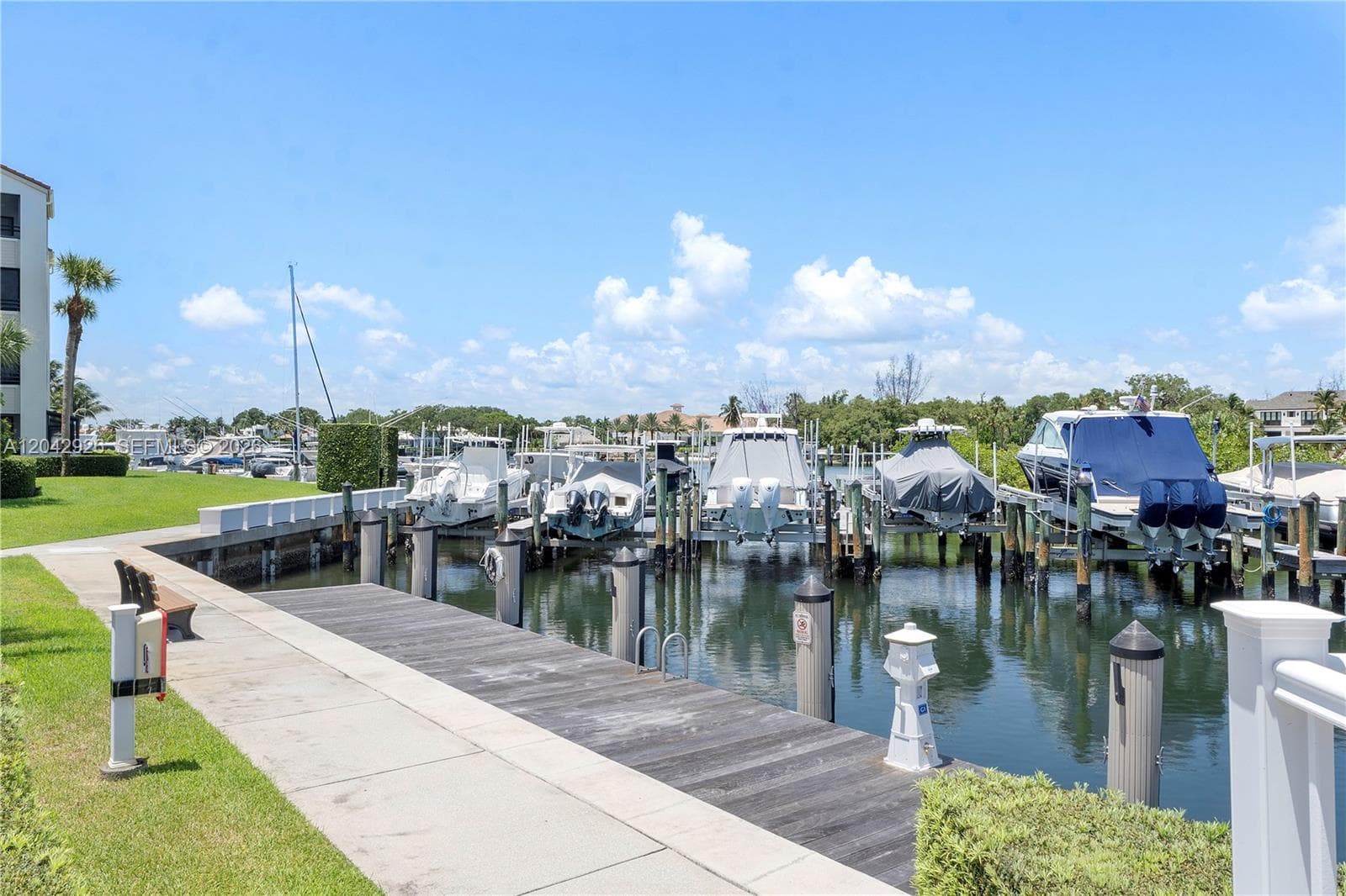 522 Oak Harbour Dr 522 photo 20