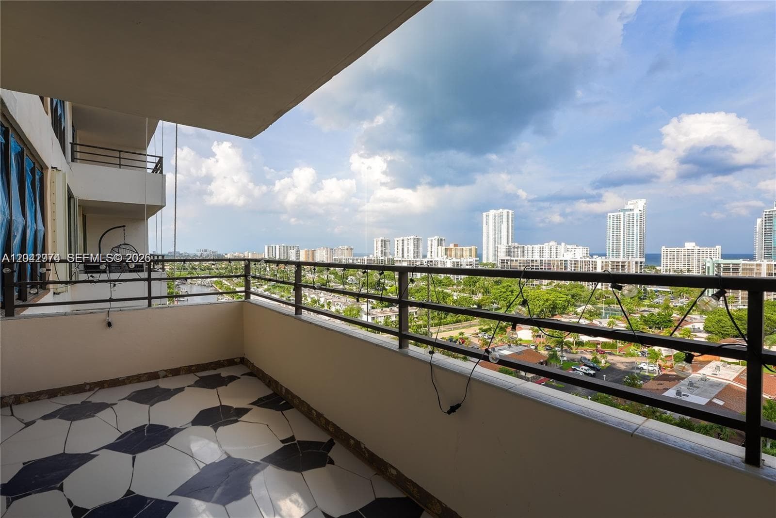 2500 Parkview Dr 1503 photo 2