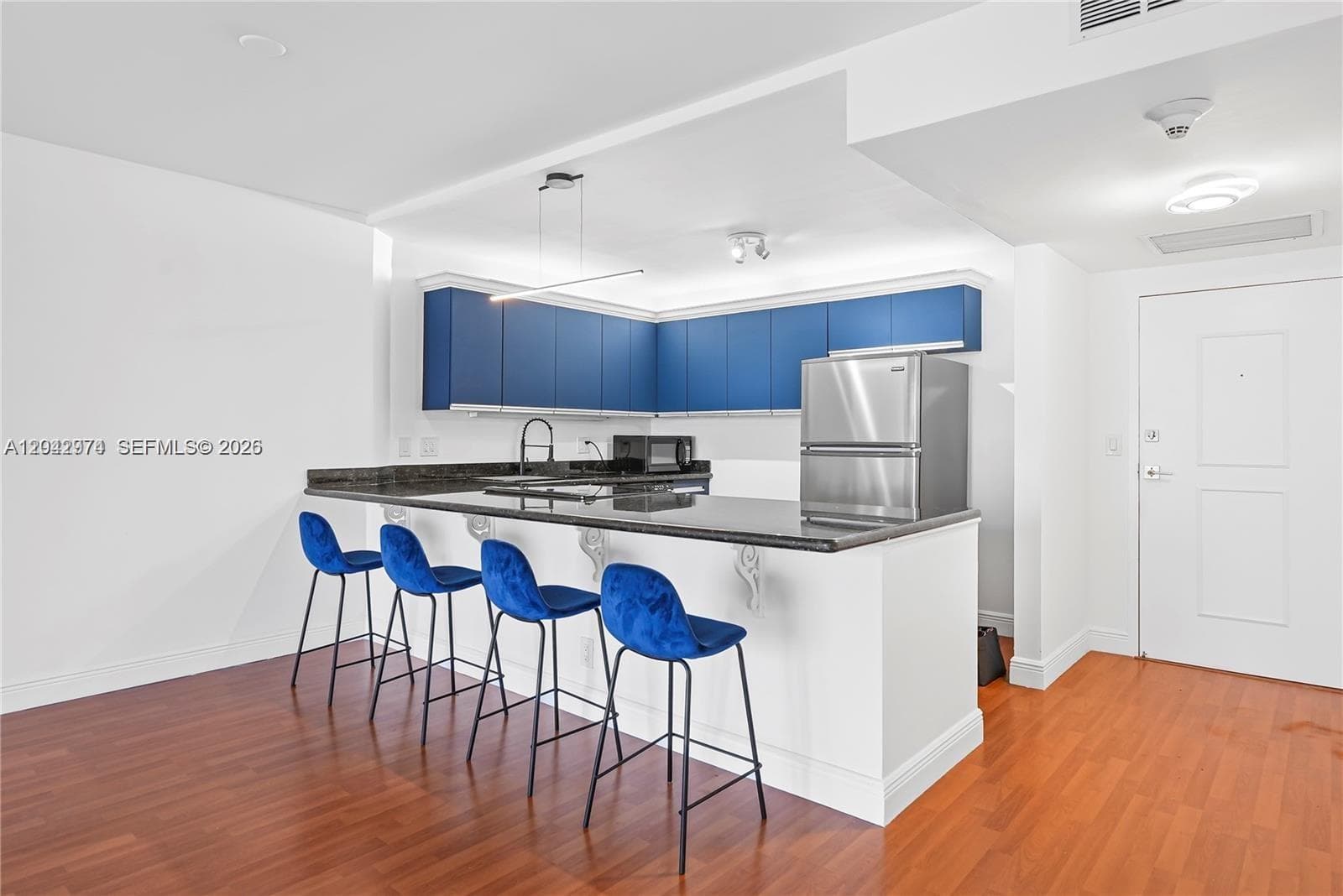 2500 Parkview Dr 1503 photo 4