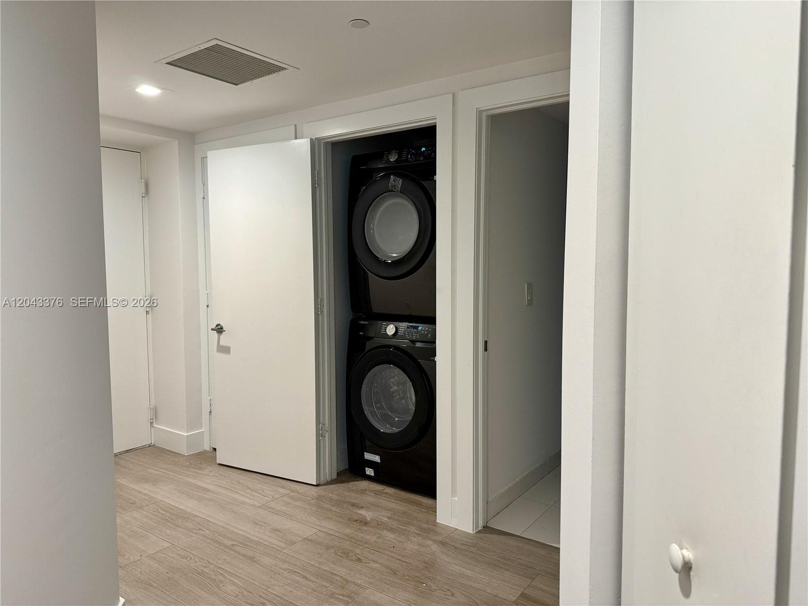 500 Brickell Ave 1407 photo 7